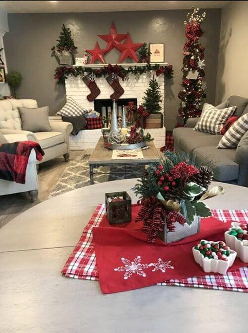 simple christmas table decor