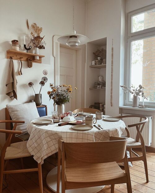 dining nook idea for small apartments