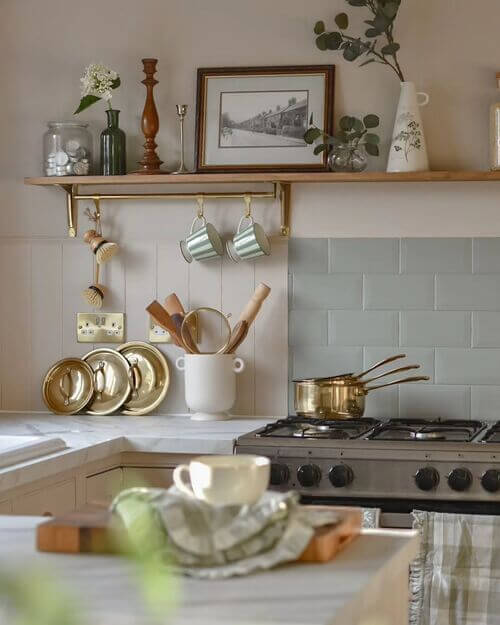 simple kitchen shelves