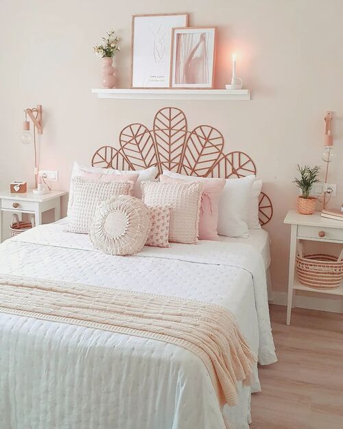 pink cozy bedroom idea