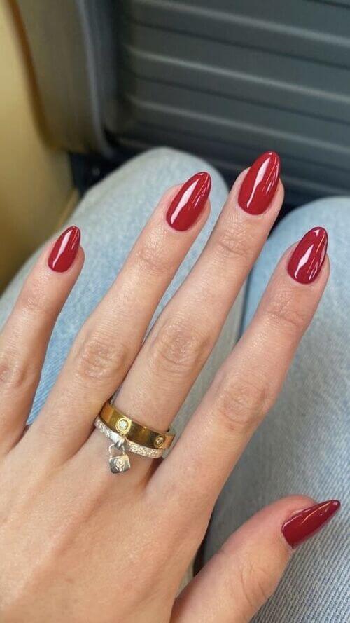 red nails