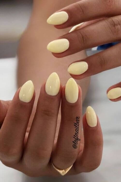 butter yellow nails for summer