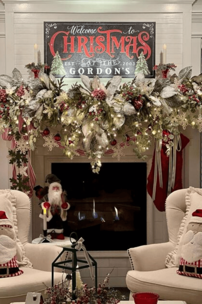 28 Delightful Christmas Mantel Decor Ideas For A Festive Home