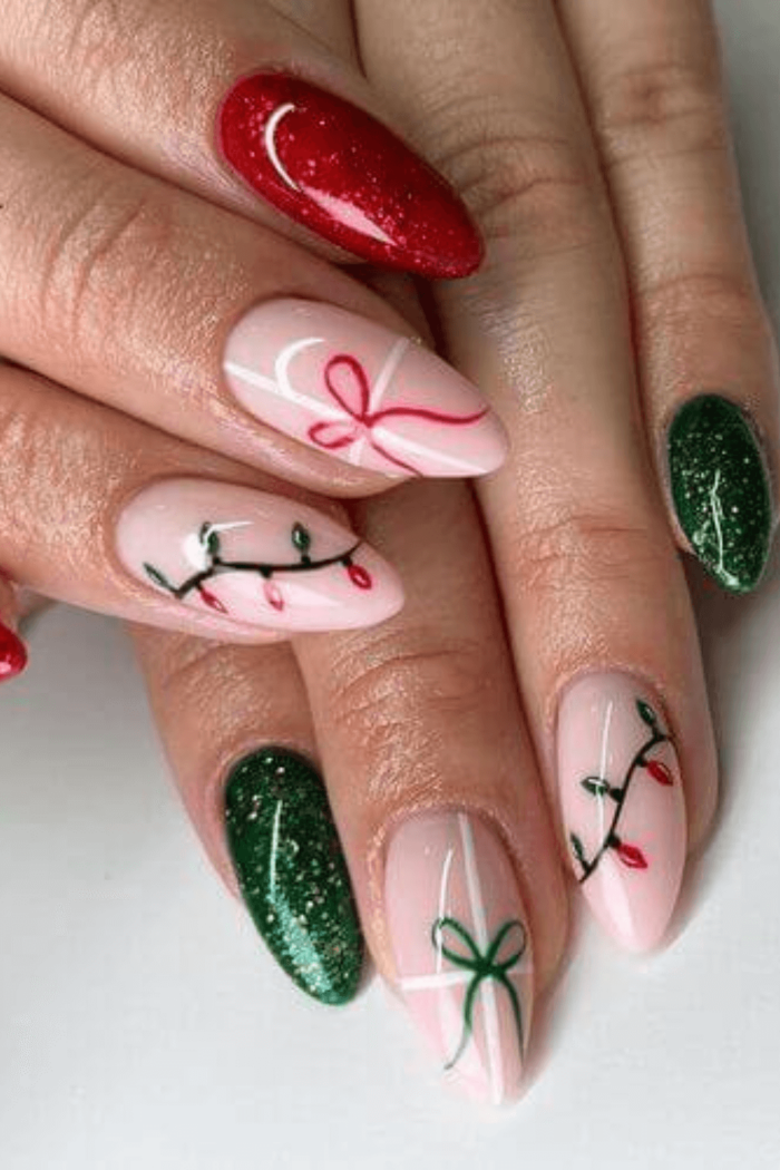 27 Gorgeous Christmas Nails To Get You Into The Holiday Spirit