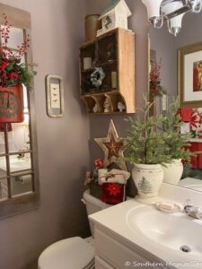 28 Gorgeous Christmas Bathroom Decor Ideas to Try This Year