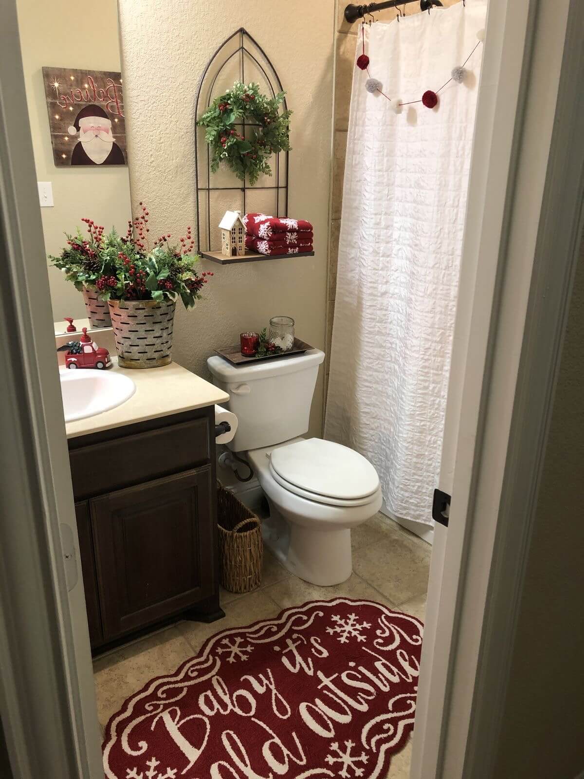 28 Gorgeous Christmas Bathroom Decor Ideas to Try This Year