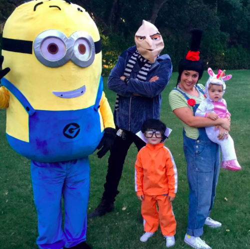 Funny-family-halloween-costume-ideas