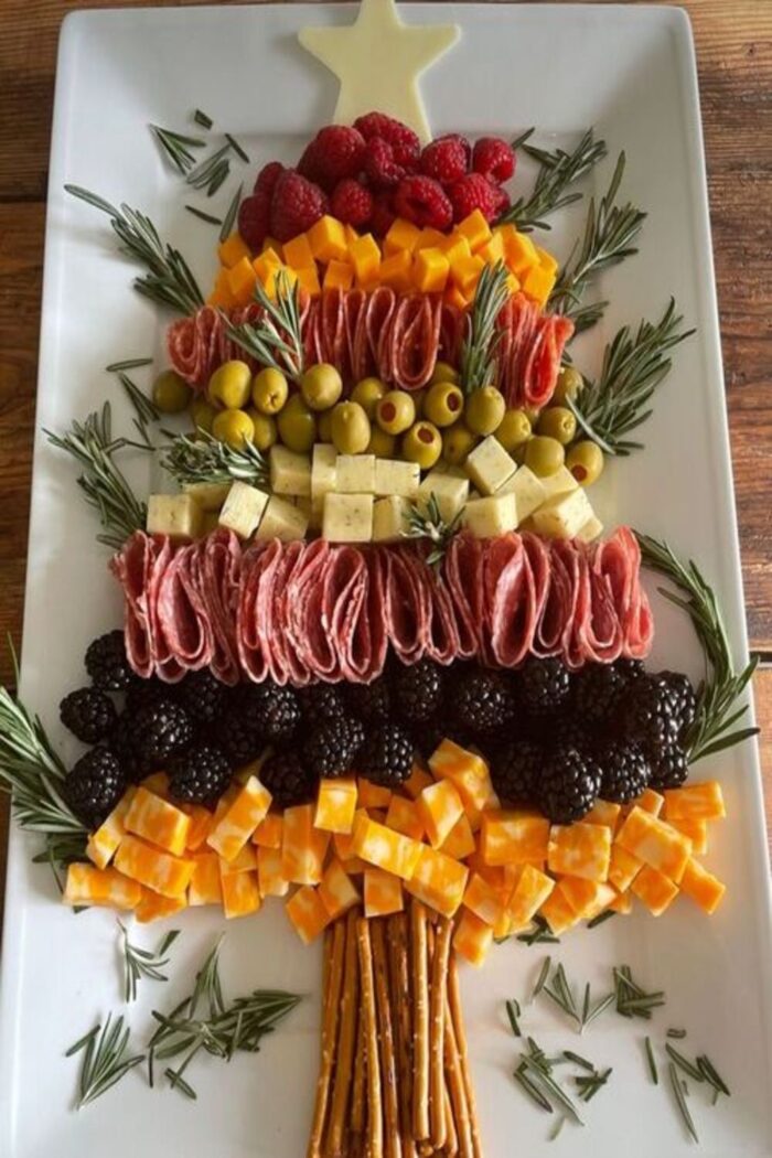 15 Christmas Charcuterie Board Ideas That’ll Steal the Show This Holiday Season
