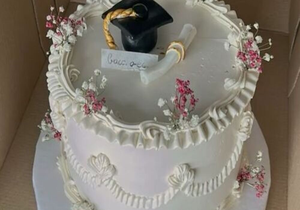 15 Graduation Cake Ideas That Are Creative, Fun and So Worth It