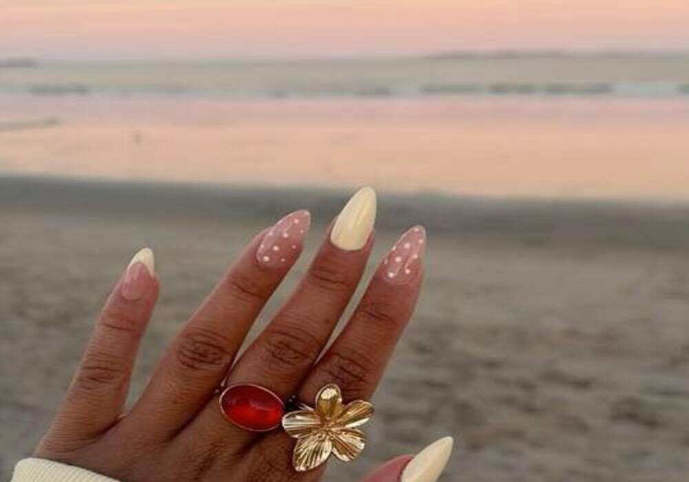 24 Vacation Nails You’ll Want to Screenshot Before Your Next Trip