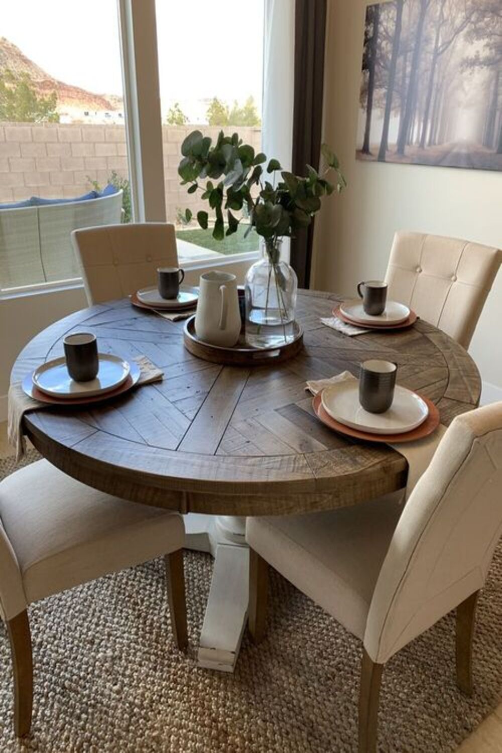 16 Round Table Centerpiece Ideas for a Beautifully Styled Table - MP